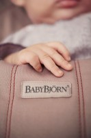 Little Pea BabyBjorn Bouncer Bliss-dusty-pink-cotton-classic-quilt_lifestyle3